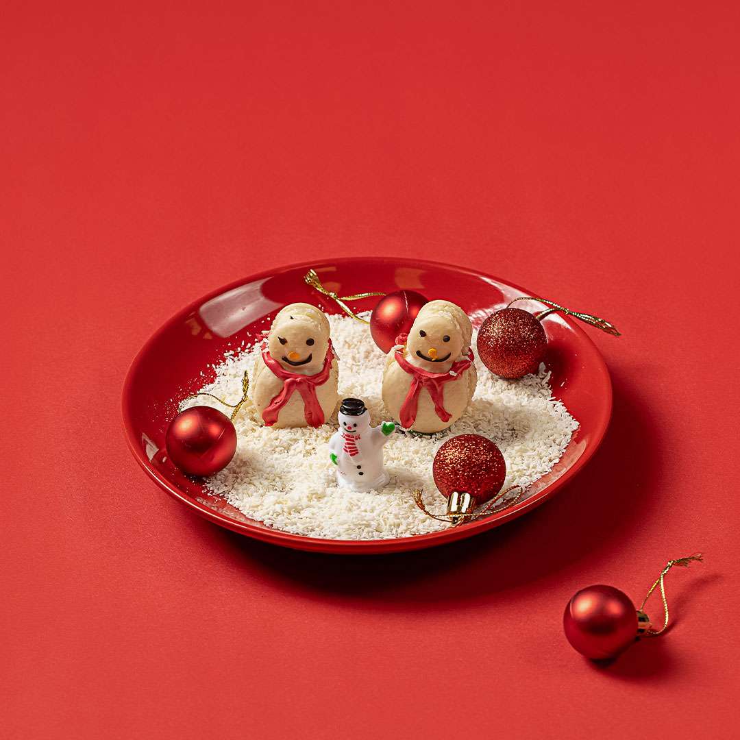 Snowman Macarons