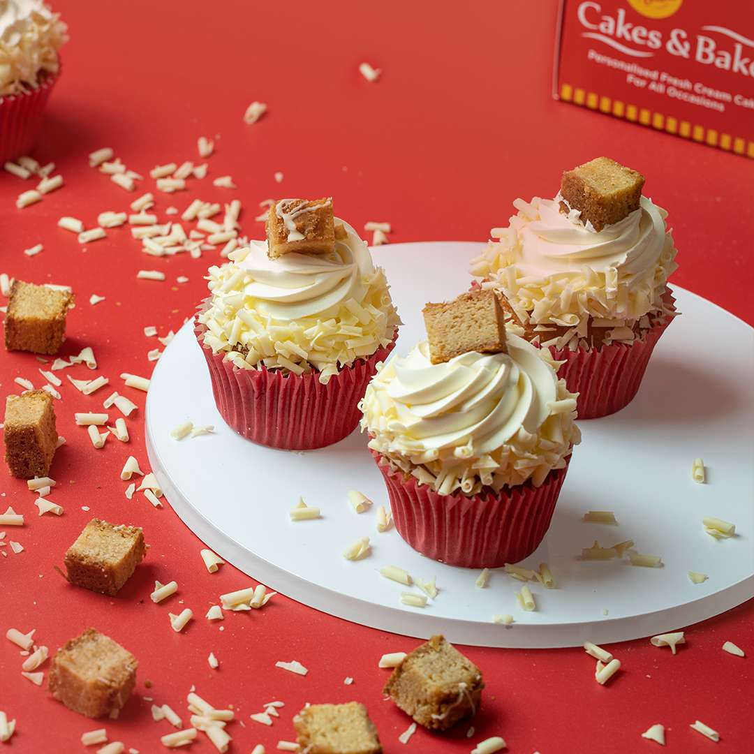 Blondie Bae Cupcake